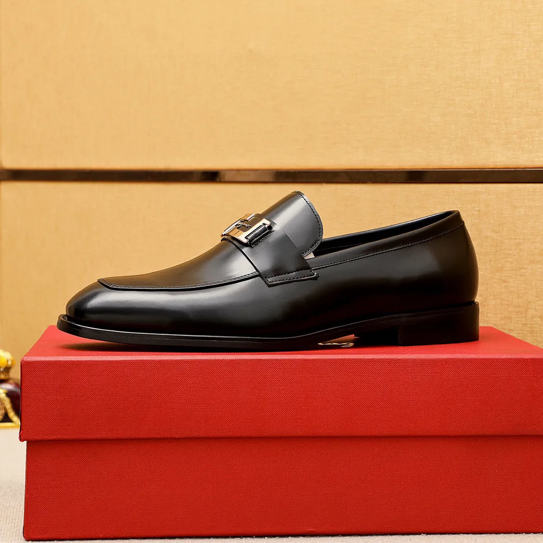 Men's shoes💰460💰 Product trademark: Ferragamo "Ferragamo" casual leather shoes Regular size: 38-44 (45🉑️customized) Product materials: Selected imported first-layer open-edge beaded cowhide leather upper + luxury hardware buckle, imported water-dyed cowhide leather lining. Strong three-dimensional visual effect, original outsole color: 1⃣️color optional